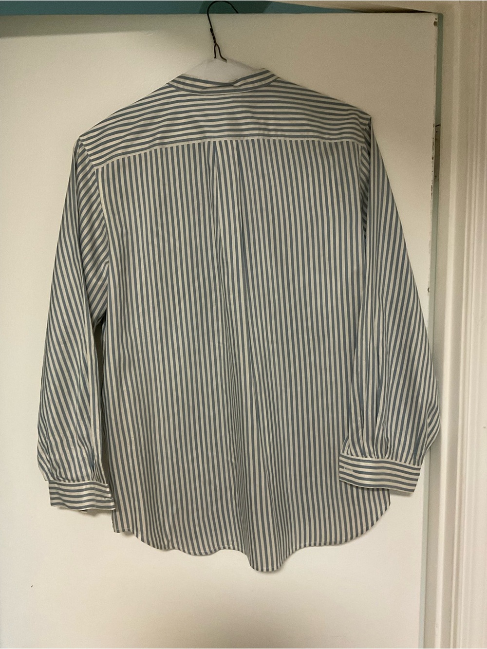 FRAME Femme Pocket Striped Silk Shirt in Sky Blue/White - Picture 3 of 3